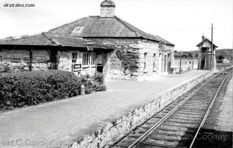 Crusheen_20110117_002_CC_JA.jpg - Crusheen Station, looking north towards Athenry in the 1930s, showing the single storey station building and GSWR signal cabin. ©H.C Casserley